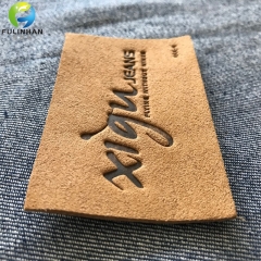 Cerotti in pelle personalizzati per jeans